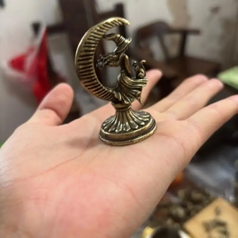 Brass Crescent Moon Witch Cat Statue Gothic Mini Figurine Elegant Small Ornament For Living Room Coffee Table Decor 1PC - Image 3